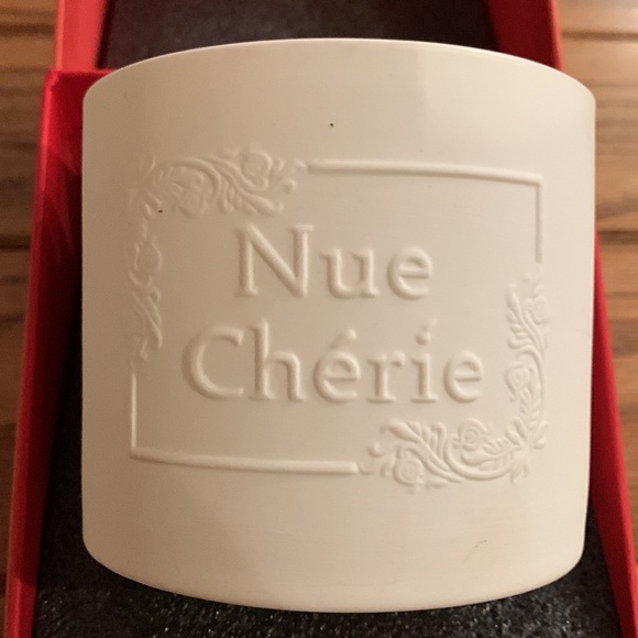 Nue Cherie French lavender candle - Picture 4 of 7